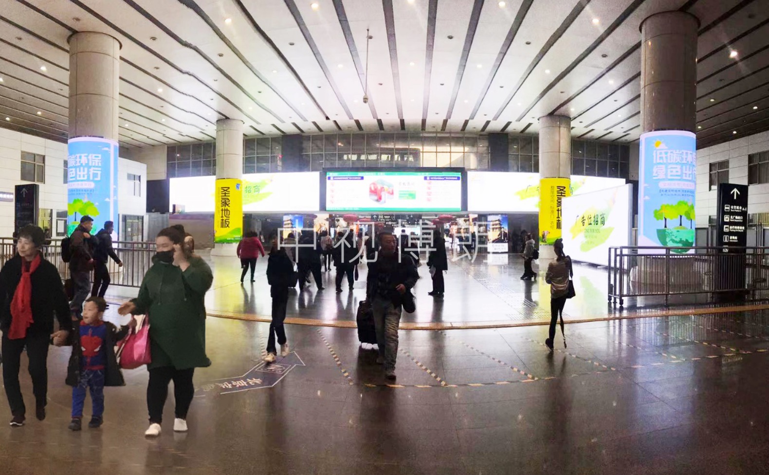 北京南站广告-北进站厅圆柱灯箱套装
