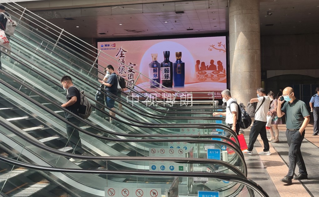 北京西站广告-北进站扶梯两侧LED大屏