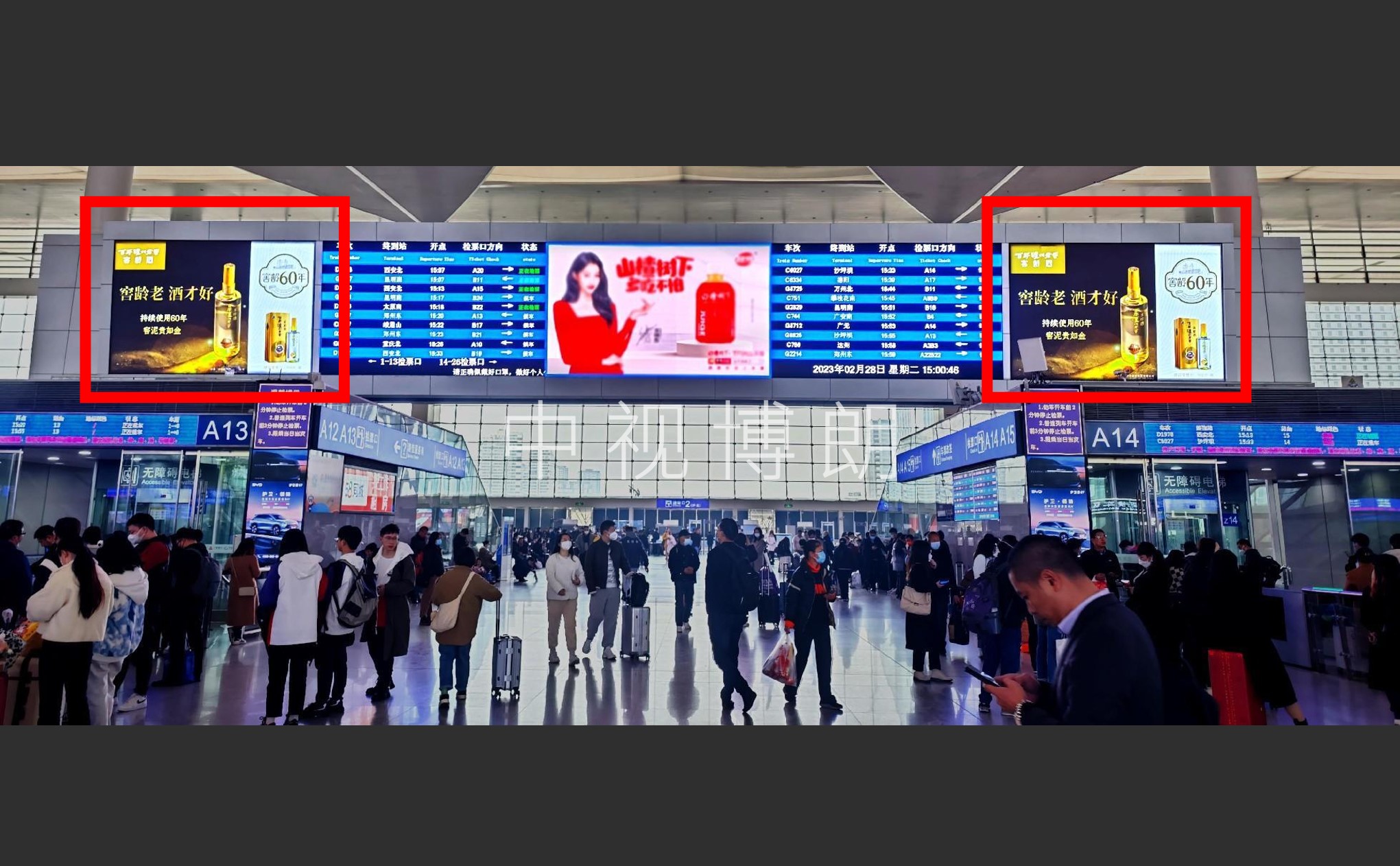 成都东站广告-候车厅动感灯箱