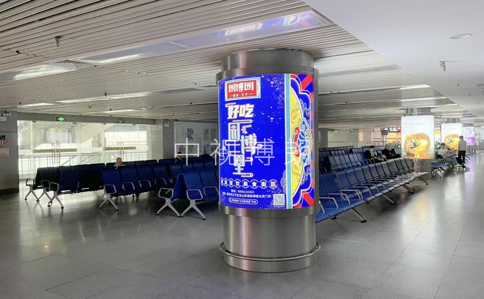 上海站广告-候车室圆形立柱灯箱