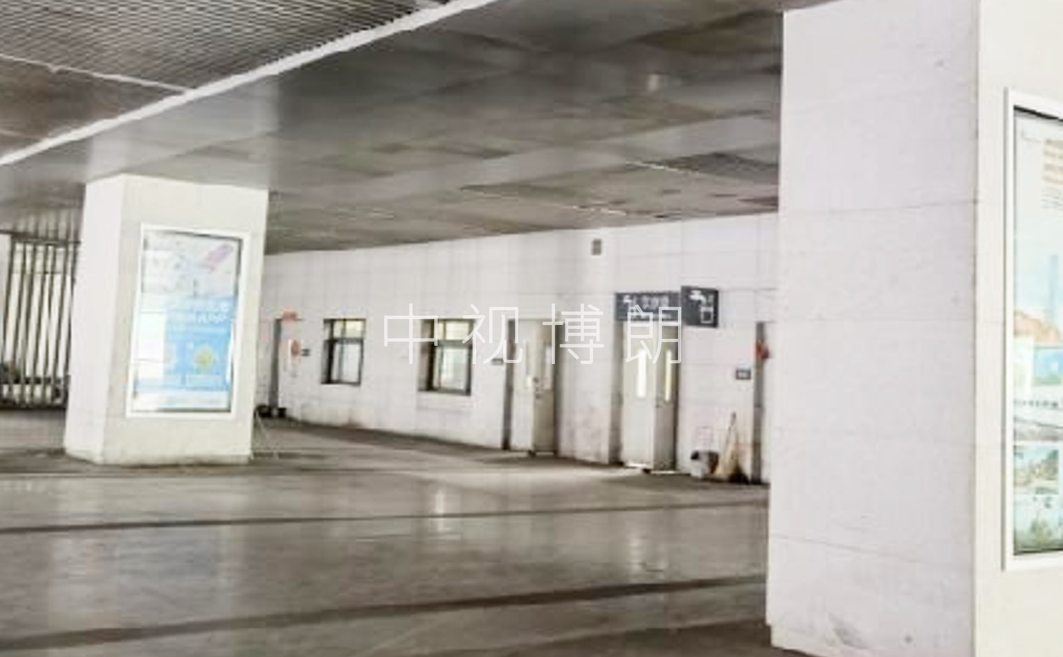 天津西站广告-乘车区包柱灯箱套装